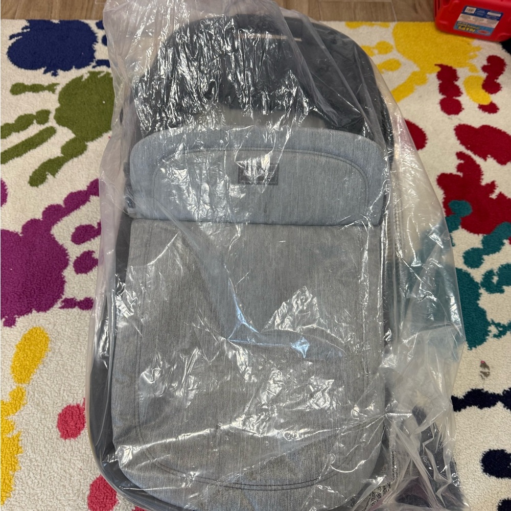 GREY BASSINET (Peg perego) GREAT condition ( just few stains on inside)